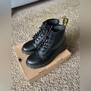 DR. MARTENS 101 BEX SMOOTH ANKLE BOOTS
